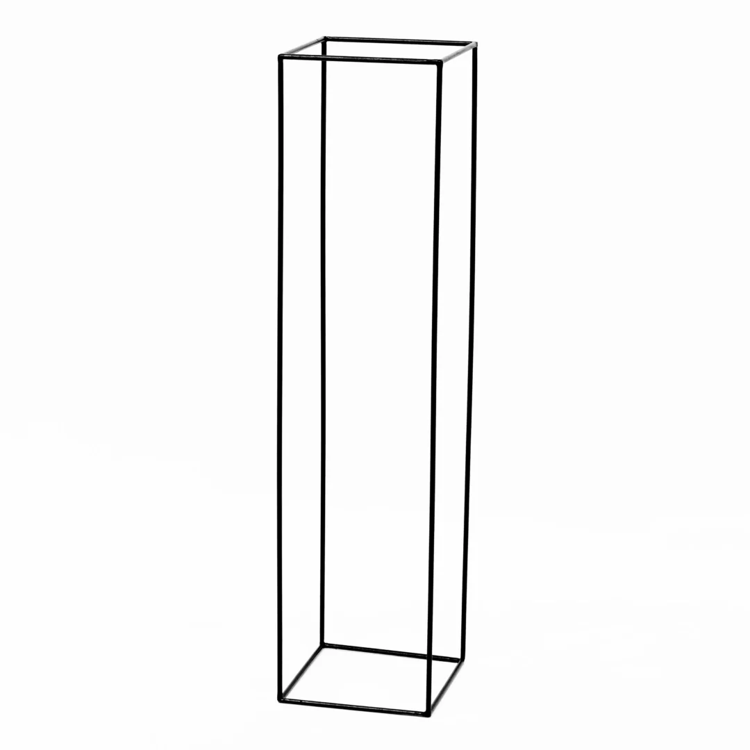 Czarny Słupek 120 cm. Elegancki czarny stojak metalowy o wysokości 120 cm i podstawie 30 x 30 cm, idealny do dekoracji ślubnych, weselnych oraz na różne eventy. Minimalistyczna, industrialna konstrukcja świetnie sprawdzi się jako element scenografii zarówno w stylu glamour jak, i nowoczesnym czy industrialnym. Dostępny w ofercie rent4events.pl i rent4weddings.pl, doskonale wpisuje się w aranżacje eventowe we Wrocławiu oraz innych miastach. To funkcjonalne rozwiązanie dla wypożyczalni dekoracji oraz organizacji ślubów i wesel - rent4events.pl wypożycz wrażenia, rent4weddings.pl zachowaj wspomnienia.