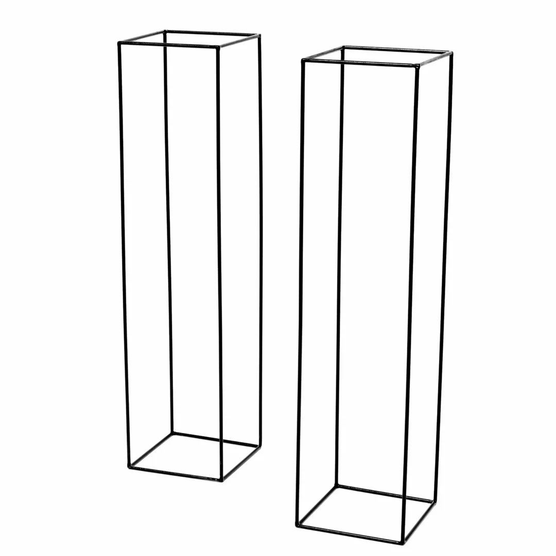Zestaw dwóch czarnych metalowych stojaków o wysokości 120 cm i podstawie 30 x 30 cm. Minimalistyczna konstrukcja sprawia, że idealnie nadają się do dekoracji na śluby, wesela oraz różne eventy. Mają prosty, industrialnemu design. Produkt dostępny w ofercie rent4events.pl i rent4weddings.pl, idealny do scenografii eventowej we Wrocławiu - rent4events.pl wypożycz wrażenia, rent4weddings.pl zachowaj wspomnienia.