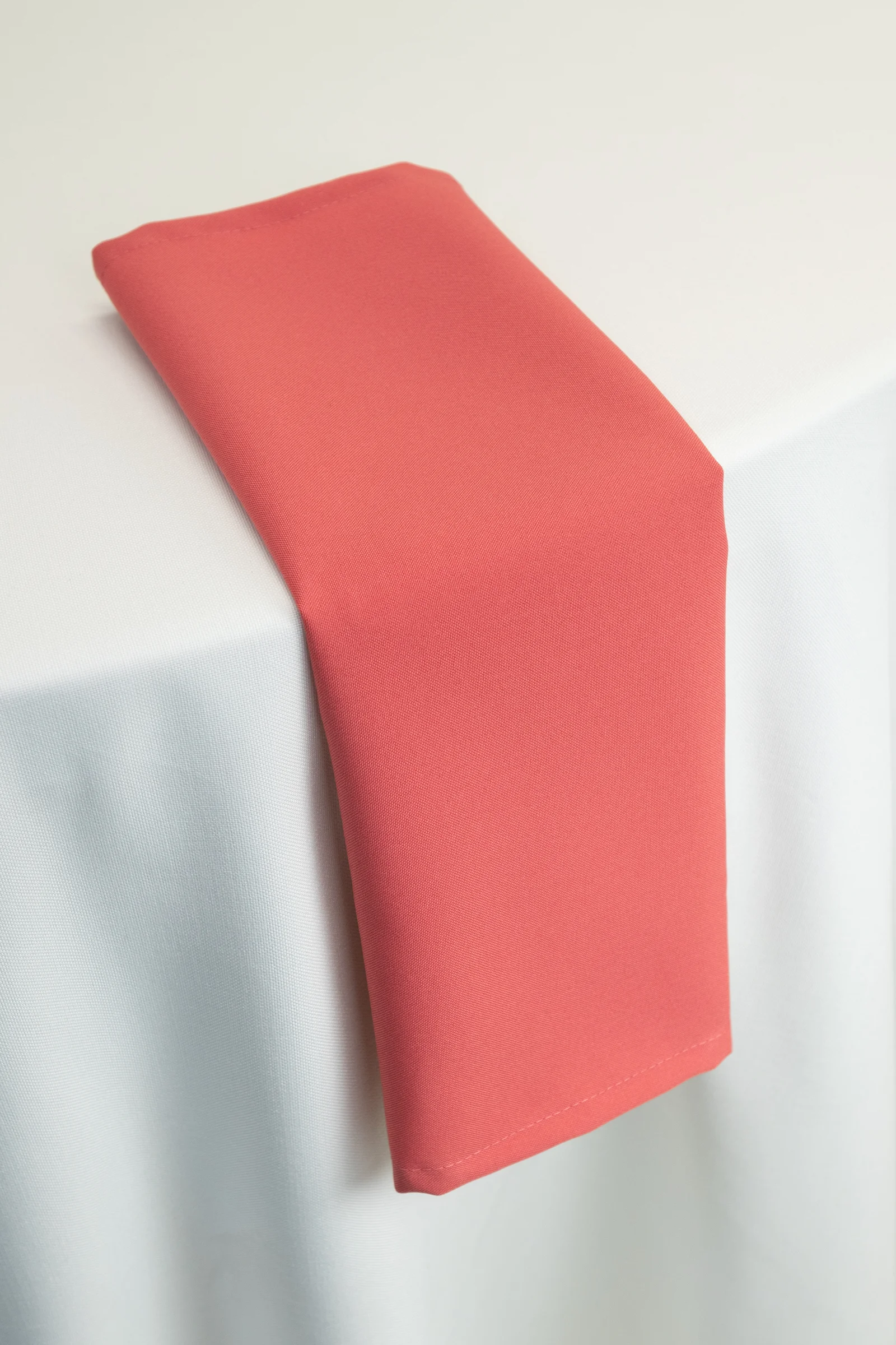 Serwetka Koral - koralowa elegancja - rent4events.pl, rent4wedding.pl.