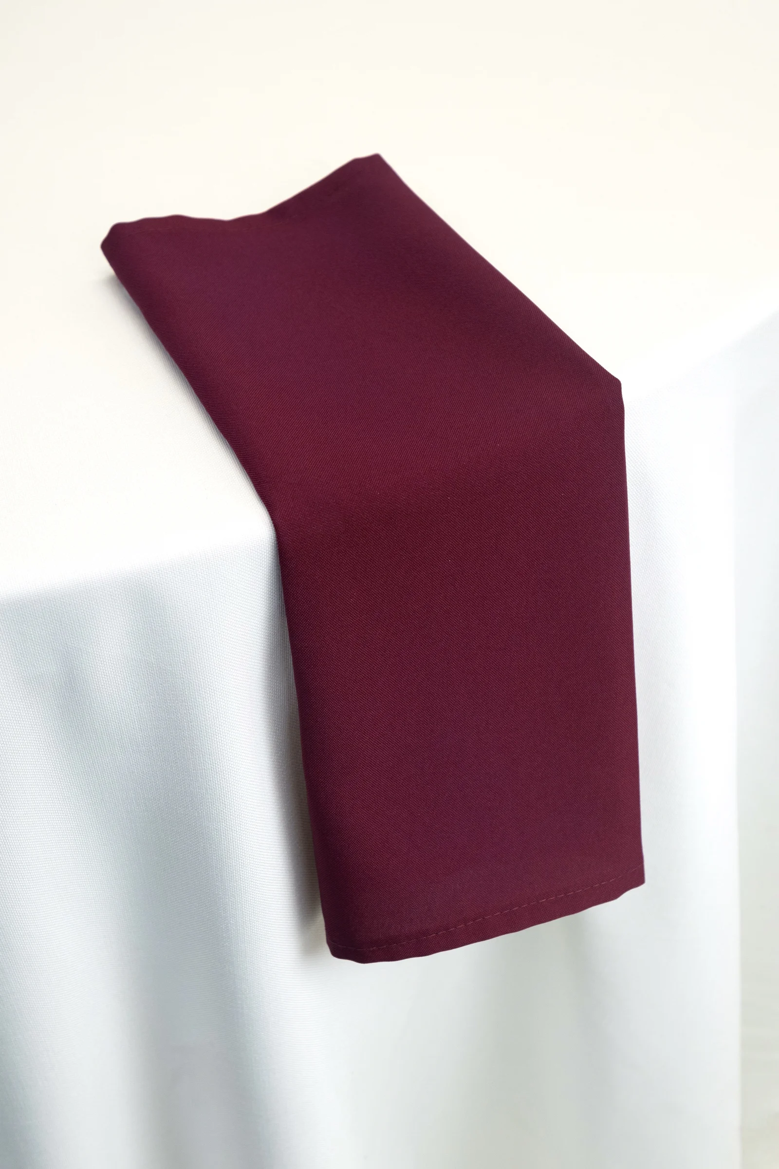 Serwetka Bordo - głębia koloru - rent4events.pl, rent4wedding.pl.